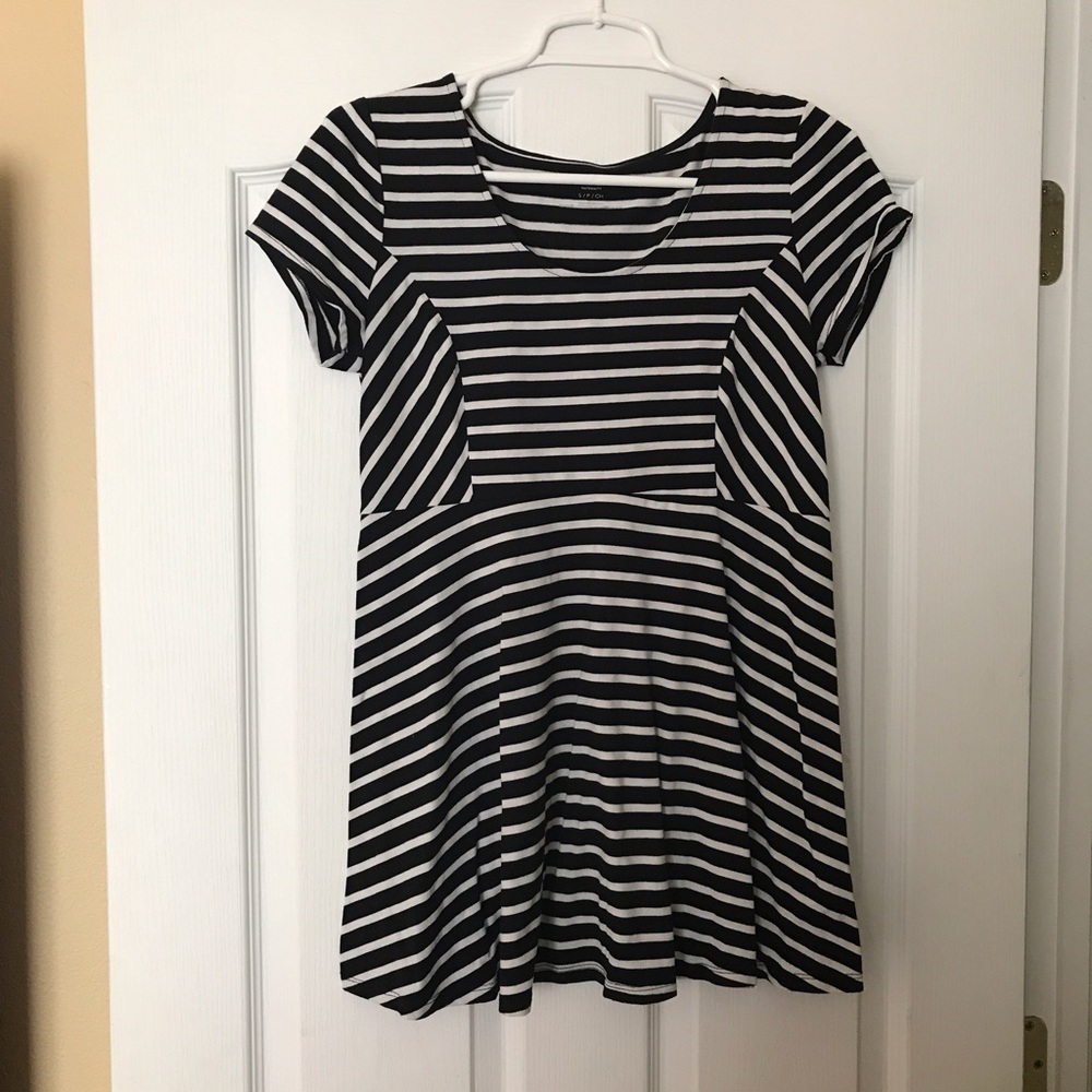 Funky black and white striped maternity tee shirt